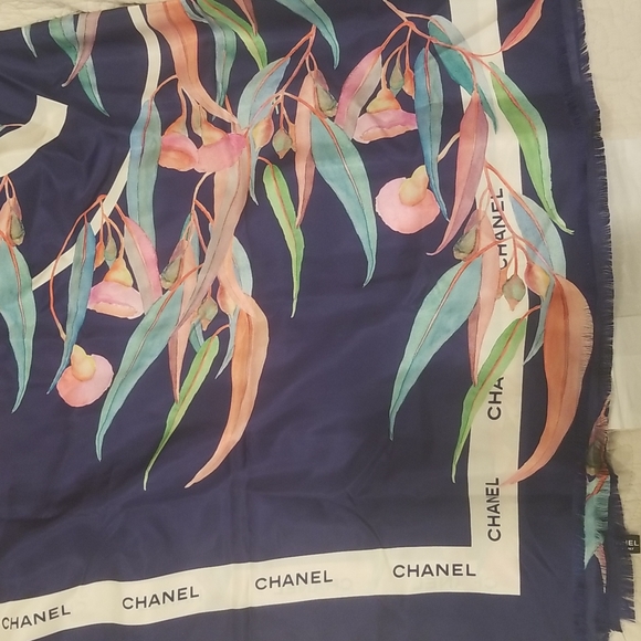 CHANEL Scarf - Picture 2 of 5